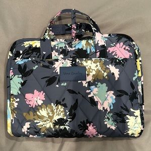 🌸 VERA BRADLEY HANGING TOILETRY BAG 🌸